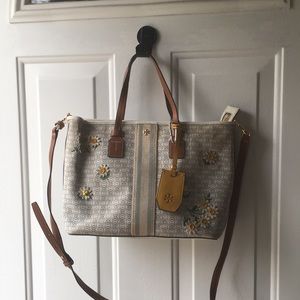 Tory Burch daisy embellished pocketbook.